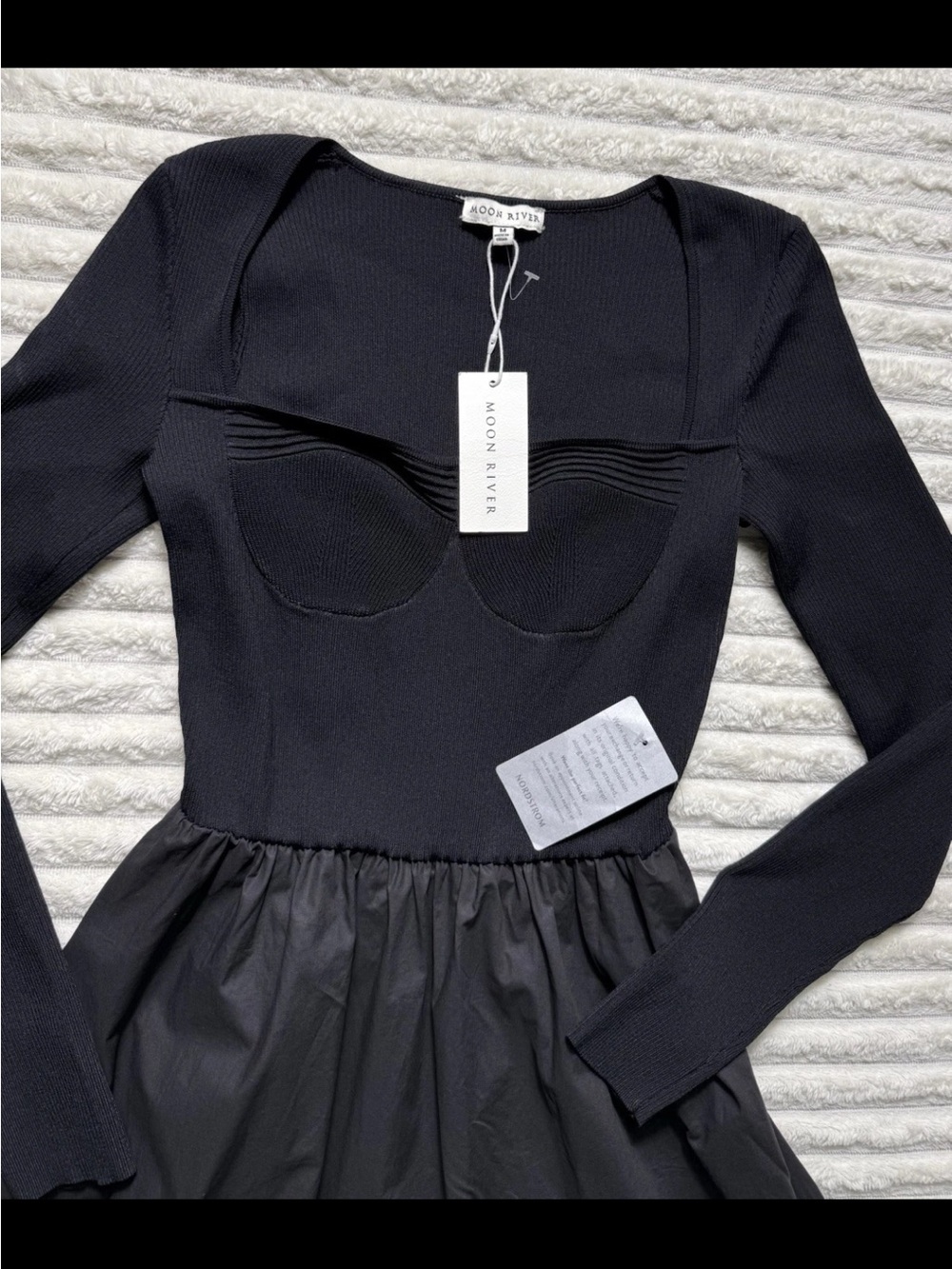 Moon River Black Long-Sleeve Maxi Dress - Picture 2 of 3